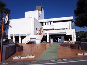 鳴門市立図書館の外観