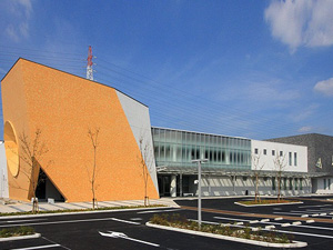 日進市立図書館の外観