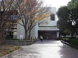 豊橋市中央図書館の外観