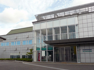 豊川市音羽図書館の外観