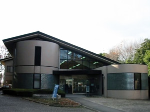 下野市立石橋図書館の外観