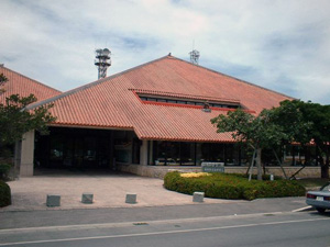 石垣市立図書館の外観