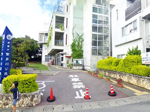 那覇市立繁多川図書館の外観