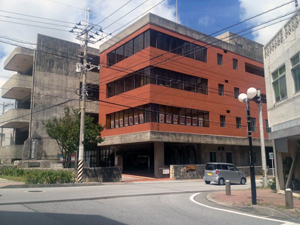 沖縄市立図書館の外観