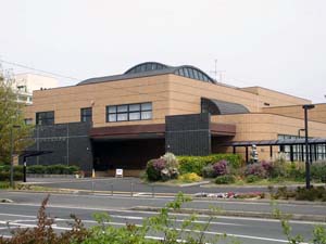 守山市立図書館の外観