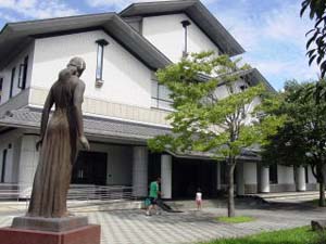 長浜市立高月図書館の外観