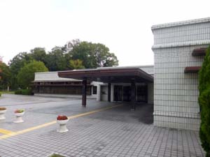 栗東市立図書館の外観