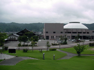 中能登町立鹿西図書館の外観