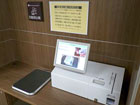 川崎市立中原図書館の受付カウンター