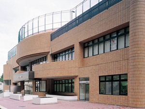 横浜市南図書館の外観