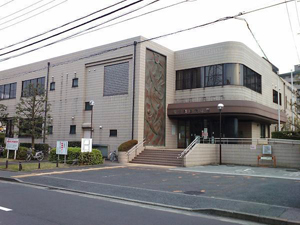横浜市泉図書館の外観