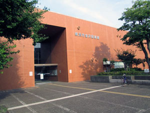 横浜市金沢図書館の外観