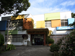 横須賀市立児童図書館の外観