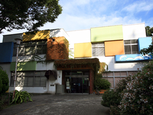 横須賀市立児童図書館の外観