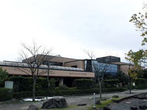 福井市立みどり図書館の外観