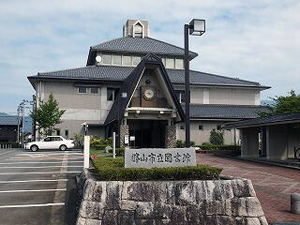 勝山市立図書館の外観