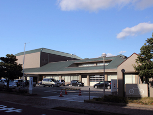 坂井市立三国図書館の外観