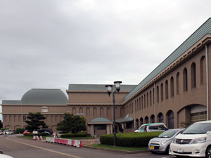 坂井市立春江図書館の外観