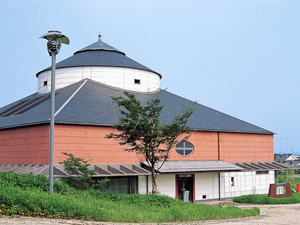 嘉麻市立碓井図書館の外観