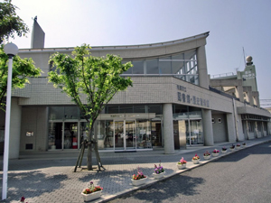 粕屋町立図書館の外観