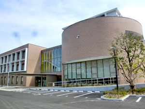 北九州市立八幡図書館の外観