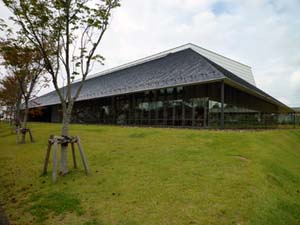 白河市立図書館の外観