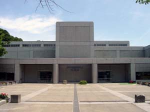 秋田市立中央図書館明徳館の外観