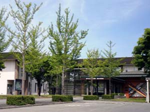 横手市立雄物川図書館(中央図書館)の外観