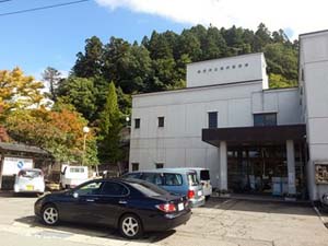 湯沢市立湯沢図書館の外観