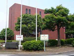 伊勢崎市図書館の外観