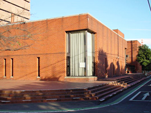 前橋市立図書館の外観