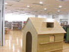 高崎市立中央図書館の吹き抜けで開放的な館内