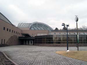 坂東市立岩井図書館の外観