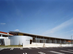 潮来市立図書館の外観