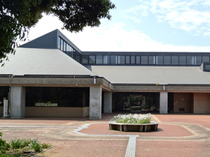 鹿嶋市立中央図書館の外観