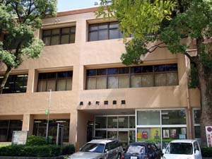 長与町図書館の外観