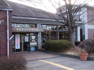 佐久市立中央図書館の外観