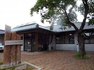 佐久市立浅科図書館の外観