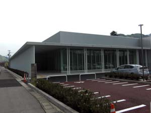 上田市立丸子図書館の外観