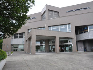 八戸市立図書館の外観
