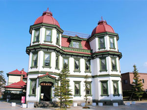 弘前市立弘前図書館の外観