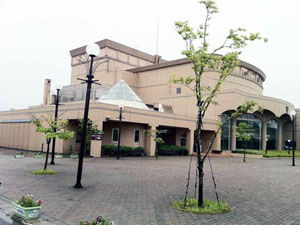 六ヶ所村民図書館の外観