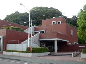 藤枝市立岡出山図書館の外観