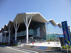 函南町立図書館の外観