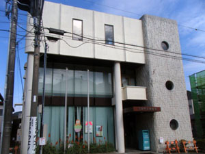下田市立図書館の外観