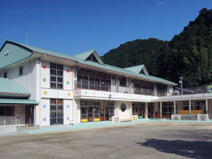 津野町立図書館かわうそ館の外観